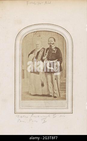 Produzione fotografica (presumibilmente) di un ritratto dipinto di Re Vittorio Emanuele II e Papa Pio IX Parte dell'album fotografico con 123 Cartes-de-Visite di membri di case reali europee, politici e personaggi famosi. Foto Stock