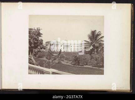 Vista del Palazzo del Governo a Calcutta. Parte dell'album di viaggio con registrazioni di visite turistiche in India, Germania, Svizzera e Francia. Foto Stock