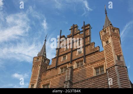 Particolare dell'edificio Vleeshuis ad Atnwerp, Belgio. Iin il Medioevo era anche un mercato della carne Foto Stock