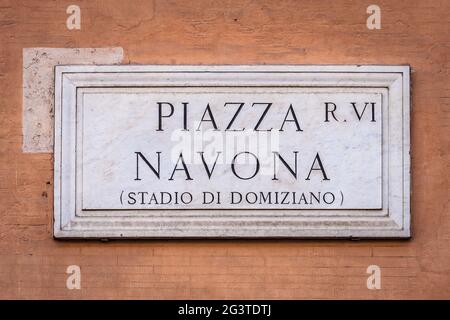 Piazza Navona (Piazza Navona) a Roma, Italia, cartello con il nome della strada Foto Stock