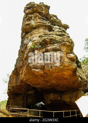 Montagna di roccia a Bhimbetka, Raisen, Madhya Pradesh India Foto Stock