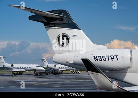 Jet privati e limousine all'aeroporto Peachtree Dekalb di Chamblee (Metro Atlanta), Georgia. (STATI UNITI) Foto Stock