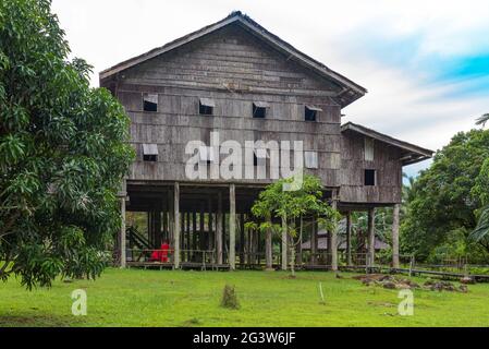 Tradizionale Melanau alto casa, un edificio elevato nel Sarawak Cultural Village sul Borneo Foto Stock