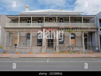 Il Commonwealth Bank Building è un edificio storico situato a 63 Victoria Street, Mackay, Mackay Region, Queensland, Australia Foto Stock