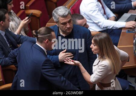 Non esclusivo: KIEV, UCRAINA - 16 GIUGNO 2021 - i parlamentari sono raffigurati durante la seduta della Verkhovna Rada di Ucraina, Kiev, capitale dell'Ucraina Foto Stock