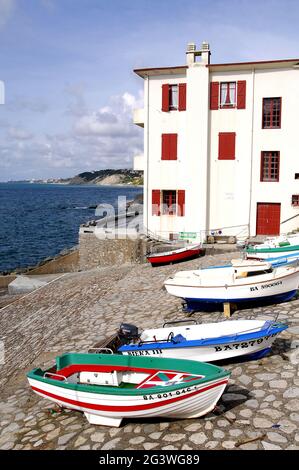 FRANCIA. PIRENEI ATLANTICI (64) COUTERO BASCO. IL VILLAGGIO DI GUETHARY Foto Stock