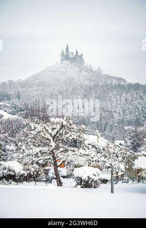 Castello Hohenzollern in Germania da neve inverno Foto Stock