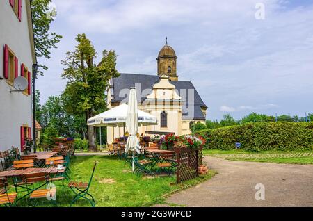 Pellegrinaggio barocco e chiesa parrocchiale di Santa Maria e birreria del ristorante 'Haus Rechberg' a Rechberg, Schwäbisch-Gmünd, Germania. Foto Stock