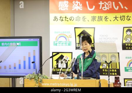 Tokyo, Giappone. 18 Giugno 2021. Il Governatore di Tokyo Yuriko Koike parla prima della stampa presso l'ufficio del Governo Metropolitano di Tokyo venerdì 18 giugno 2021. Credit: Yoshio Tsunoda/AFLO/Alamy Live News Foto Stock