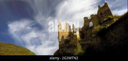 FRANCIA. ARIEGE (09) ROVINE DEL CASTELLO D'USSON NELLA VALLE SUPERIORE DELL'AUDE Foto Stock