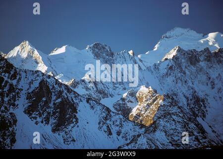 FRANCIA. HAUTES-ALPES (05). IL MASSICCIO DEGLI OISANS. IL MONTE BARRE DES ECRINS VISTO DAL PASSO DI GALIBIER Foto Stock