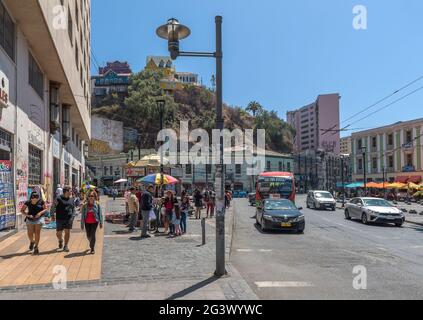 Vista sulla Plaza Anibal Pinto Square a Valparaiso, Cile Foto Stock