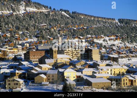 FRANCIA. PYRENEES ORIENTALES (66) SPORT INVERNALI RESORT DI LES ANGLES, REGIONE DI CAPCIR Foto Stock