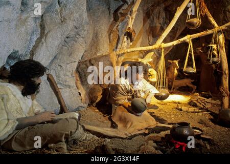 FRANCIA PIRENEI ORIENTALI (66). LE FENOUILLIDES. BELESTA. MUSEO DELLA PREISTORIA Foto Stock