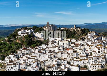 Vista sull'idilliaco villaggio andaluso di Casares Foto Stock