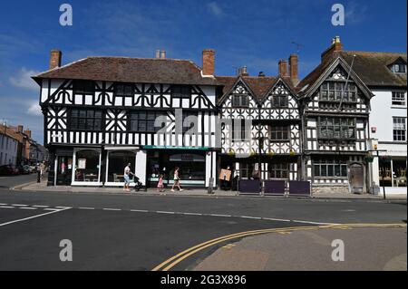 Edifici a graticcio, che includono Harvard House sulla destra, High Street, Stratford Upon Avon, Warwickshire Foto Stock