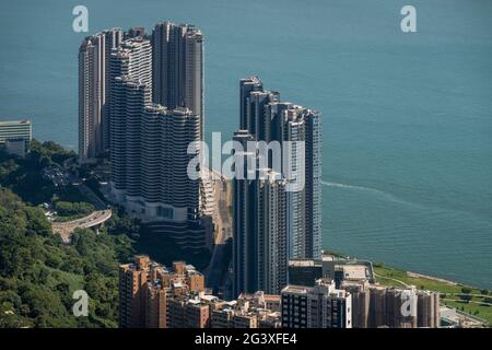 Le alte e lussuose torri residenziali del Residence Bel-air a Pok fu Lam, Isola di Hong Kong Foto Stock