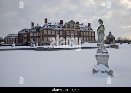 Castello di Nordkirchen in inverno, castello barocco fossato, Nordkirchen, Muensterland, Germania, Europa Foto Stock