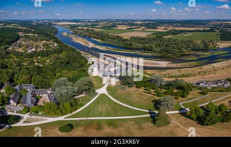 Chaumont sur Loire (Francia centrale): Vista aerea del castello risalente al 15 ° secolo, le rive del fiume Loira e la Valle della Loira. Il Foto Stock