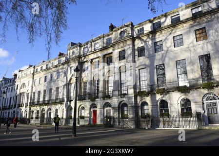 Fitzroy Square è una piazza georgiana di Londra. La piazza, nelle vicinanze di Fitzroy Street, e la Fitzroy Tavern in Charlotte Street hanno il nome di famiglia C Foto Stock