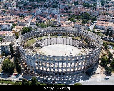 Veduta aerea dall'anfiteatro romano Pola Arena, Pola, Istria, Croazia, Europa Foto Stock