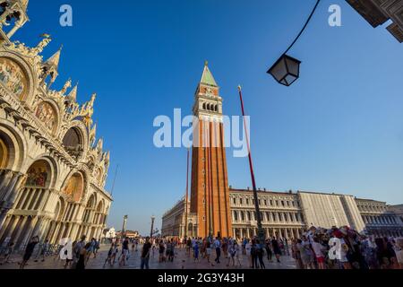 Il pomeriggio di agosto in Piazza San Marco a Venezia, Veneto, Italia, Europa Foto Stock