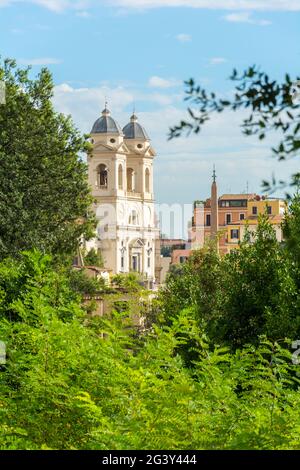 Vista alta sui tetti di Roma Foto Stock