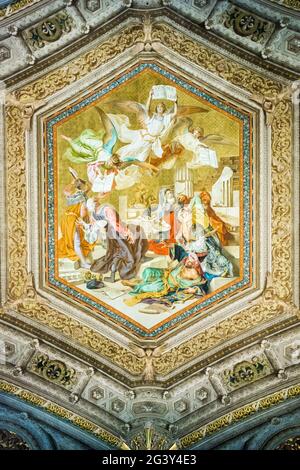 Soffitto pittura di San Tommaso d'Aquino con Angeli in Vaticano. Foto Stock