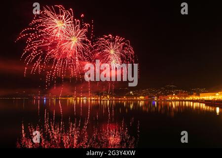 Fuochi d'artificio nel vecchio porto, Sylvester, Trieste, Friuli-Venezia Giulia, Italia Foto Stock