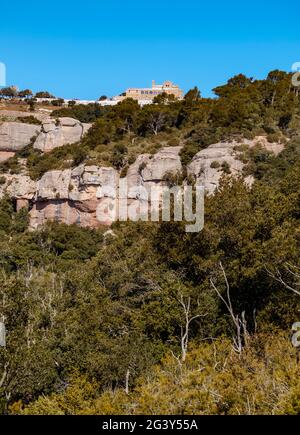 Monestir de Sant Llorenc del Munt, monastero benedettino in cima a la Mola, Matadepera, Catalogna, Spagna Foto Stock