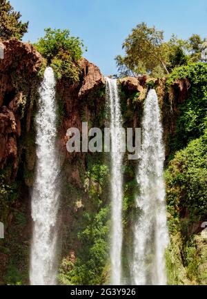 Cascate di Ouzoud, cascata situata vicino al villaggio del Medio Atlante di Tanaghmeilt, Provincia Azilal, regione di Beni Mellal-Khenifra, Marocco Foto Stock