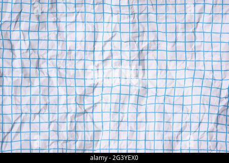 Carta bianca sgualcita in una gabbia, linee blu Foto Stock