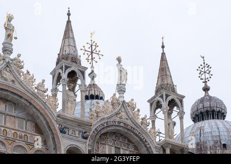 Vista dettagliata dal tetto della Basilica di San Marco, della Basilica di San Marco, di Piazza San Marco, di Piazza San Marco, di Venezia, Veneto, Italia, Europa Foto Stock