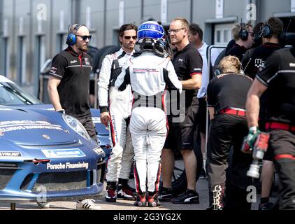 Anderstorp, Svezia. 18 Giugno 2021. Il principe Carl Philip guidò la Porsche Carrera Cup Scandinavia ad Anderstorp, Svezia, il 18 giugno 2021. Foto di Johan Valkonen/Stella Pictures/ABACAPRESS.COM Credit: Abaca Press/Alamy Live News Foto Stock