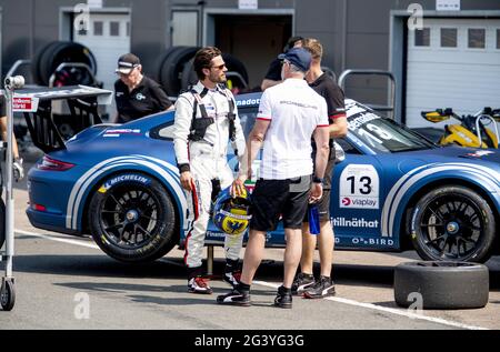 Anderstorp, Svezia. 18 Giugno 2021. Il principe Carl Philip guidò la Porsche Carrera Cup Scandinavia ad Anderstorp, Svezia, il 18 giugno 2021. Foto di Johan Valkonen/Stella Pictures/ABACAPRESS.COM Credit: Abaca Press/Alamy Live News Foto Stock