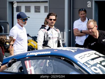 Anderstorp, Svezia. 18 Giugno 2021. Il principe Carl Philip guidò la Porsche Carrera Cup Scandinavia ad Anderstorp, Svezia, il 18 giugno 2021. Foto di Johan Valkonen/Stella Pictures/ABACAPRESS.COM Credit: Abaca Press/Alamy Live News Foto Stock