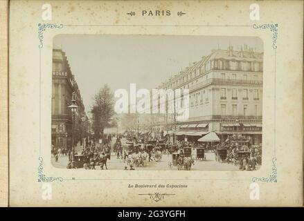 Boulevard des Capucines a Parigi; Parigi - le Boulevard des Capucines. Parte dell'album fotografico con i siti di Parigi, Versailles e il Bois de Boulogne. Foto Stock