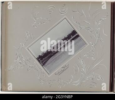 Vista del GoBengsluis a Surabaya; GoBeng Sluis. Parte dell'album di promemoria con foto di Surabaya. Foto Stock