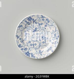 Piastra. Piatto in ceramica, con decorazioni floreali blu continue, al servizio dei bambini. Foto Stock
