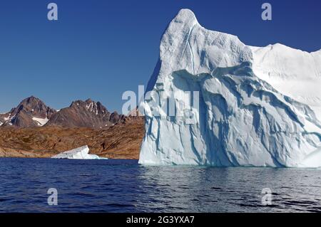 Iceberg gigante nella Groenlandia orientale Foto Stock