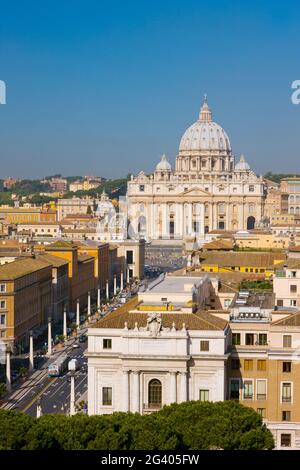 Panoramica della Basilica di San Pietro, Roma, Italia Foto Stock