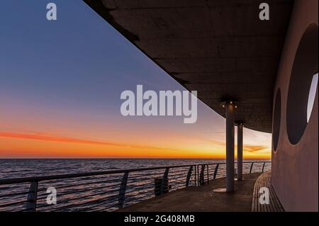 Umore serale sul molo di Kellenhusen, Mar Baltico, Ostholstein, Schleswig-Holstein, Germania Foto Stock