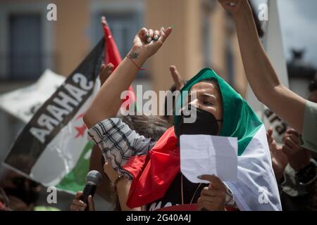 Madrid, Spagna. 18 Giugno 2021. Militanti saharawi di diverse parti della Spagna protestano a Madrid. (Foto di Fer Capdepon Arroyo/Pacific Press) Credit: Pacific Press Media Production Corp./Alamy Live News Foto Stock