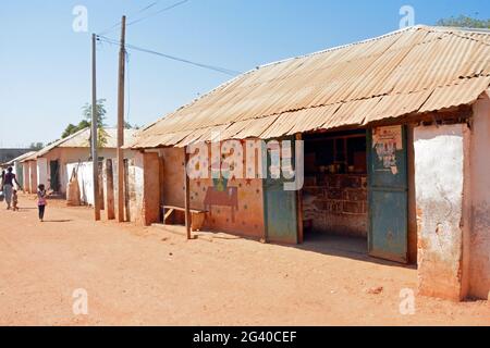 Gambia; Central River Region; Shop a Janjanbureh; ex Georgetown Foto Stock