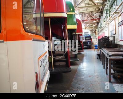 Back End di un autobus presso l'ex deposito degli autobus di Manchester Corporation Transport ospita il Museo dei Trasporti Greater Manchester Foto Stock