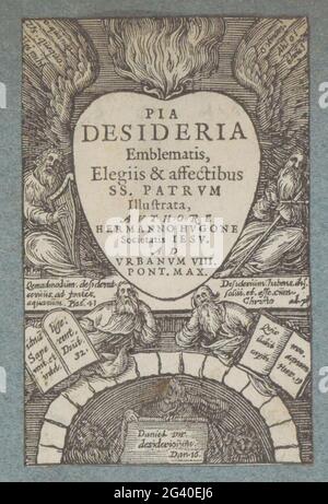 Cuore alato con titolo; Pia desiderio Emblematis, Elegiis & Affectibus SS. Paterrum illustrato (...). Titolo Stampa con il titolo Pia desiderio ... Cuore ardente alato e i padri della chiesa David, Phillipus, Mosè e Ieronymus sull'architettura. Giù Daniele e due leoni. La stampa fa parte di un album. Foto Stock