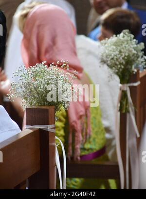 Cerimonia nuziale in un'antica chiesa cristiana. Lori, Armenia Foto Stock