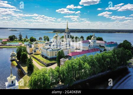 Nilo-Stolobenskaya deserto, un monastero sul lago Seliger, isola. Foto di alta qualità Foto Stock