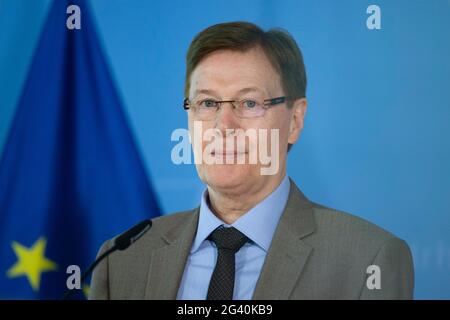 Dusseldorf, Germania. 17 Giugno 2021. Peter BIESENBACH, CDU, Ministro della Giustizia dello Stato della Renania Settentrionale-Vestfalia, alla conferenza stampa, bilancio della 92a Conferenza dei Ministri della Giustizia, Duesseldorf il 17 giugno 2021, Credit: dpa/Alamy Live News Foto Stock