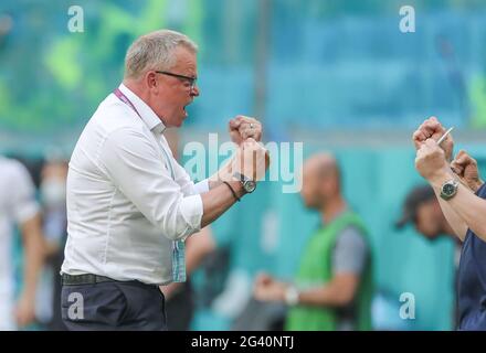 San Pietroburgo, Russia. 18 Giugno 2021. Calcio: Campionato europeo, Svezia - Slovacchia, turno preliminare, Gruppo e, Stadio di San Pietroburgo. L'allenatore svedese Jan Andersson è felice della vittoria della sua squadra. Credit: Igor Russak/dpa/Alamy Live News Foto Stock